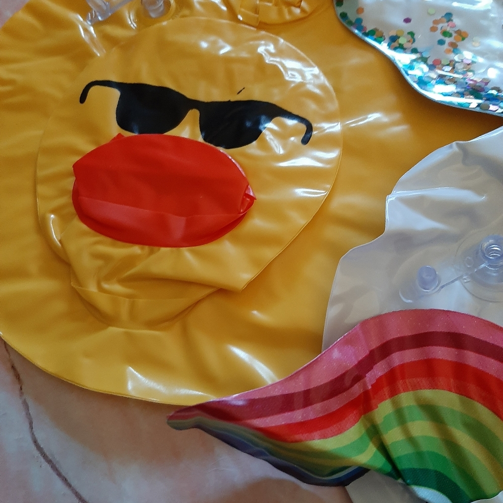 🆕️ Set of Three Drink Floaties - Picture 8 of 9